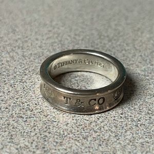 Tiffany & Co unisex ring